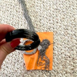Lot of cache jewelry 2 bracelets and one necklace
